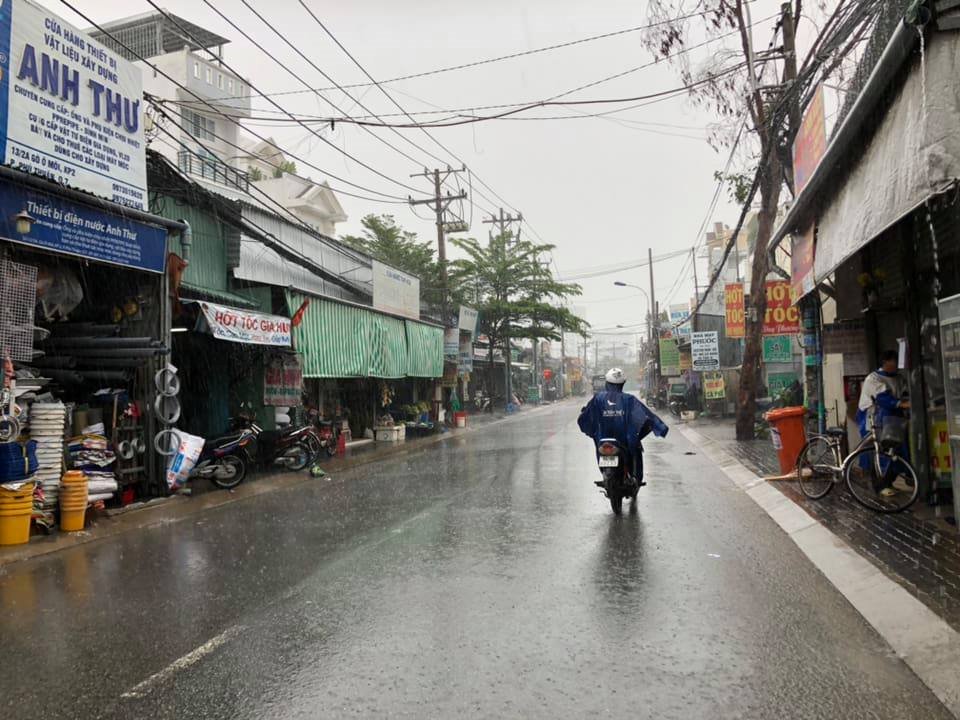 TP.HCM nhắn tin kêu gọi người dân tránh bão, vài sự kiện ngoài trời bị huỷ