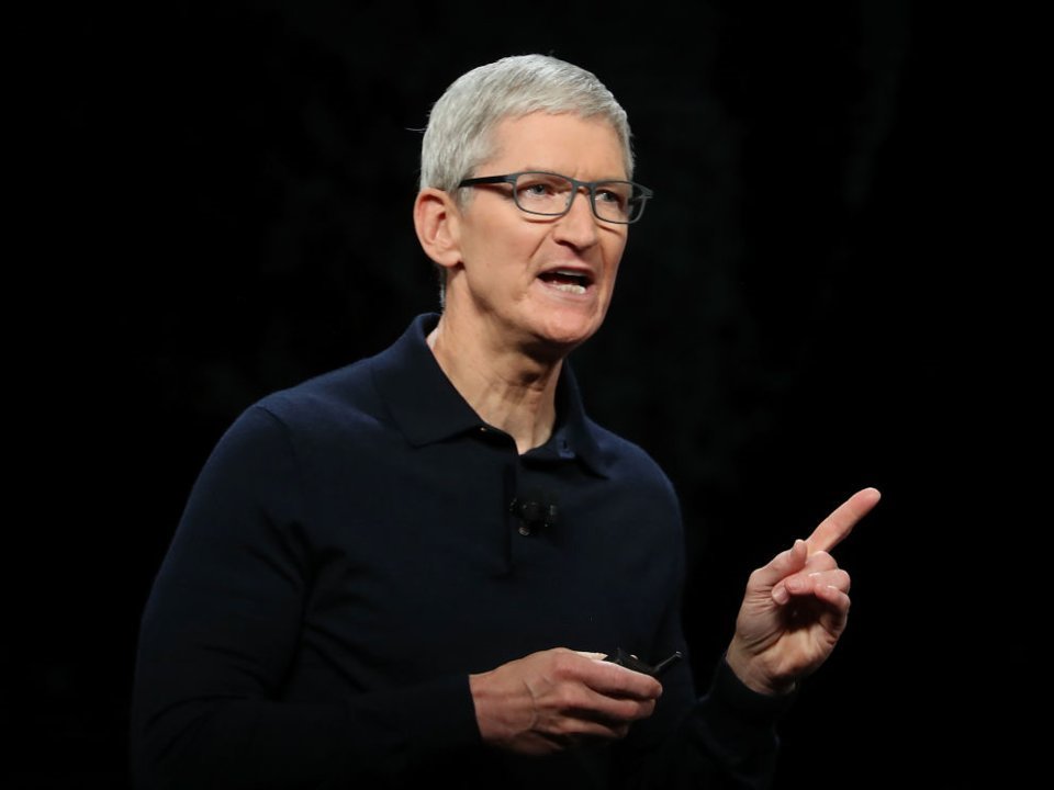 Tại sao tài sản của Tim Cook lại ít hơn rất nhiều so với của CEO Facebook và CEO Google?