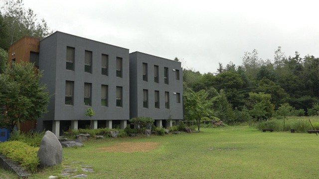 Dịch vụ siêu lạ tại Hàn Quốc: Khi con người ta trả tiền triệu để được... đi tù - Ảnh 1.