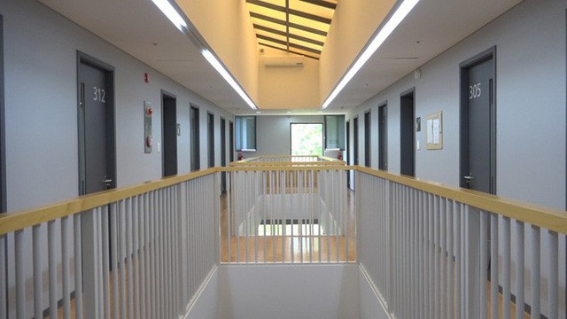 Dịch vụ siêu lạ tại Hàn Quốc: Khi con người ta trả tiền triệu để được... đi tù - Ảnh 4.