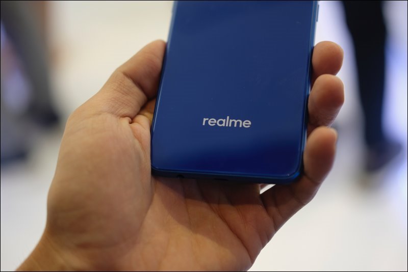 Realme C1 có thêm phiên bản màu xanh, giá 2,49 triệu đồng