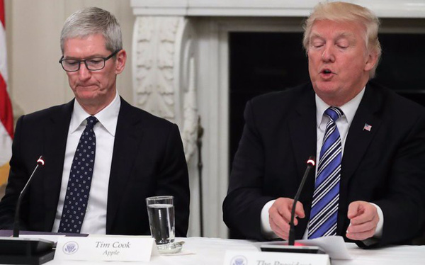 Chỉ một câu nói đe dọa của Tổng thống Donald Trump đã khiến Apple lao đao, cổ phiếu tụt dốc