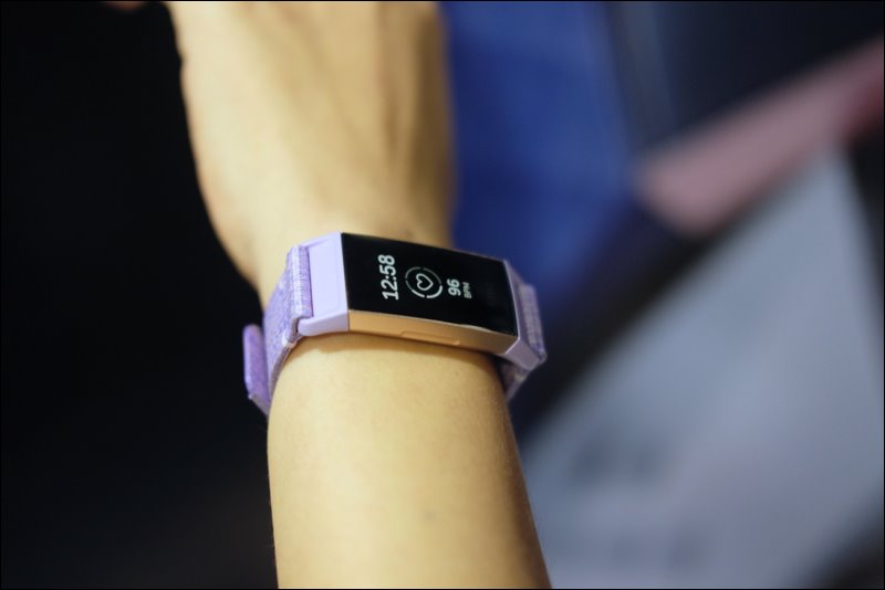 Fitbit Charge 3 chính thức có mặt tại Việt Nam, giá từ 3,799 triệu đồng