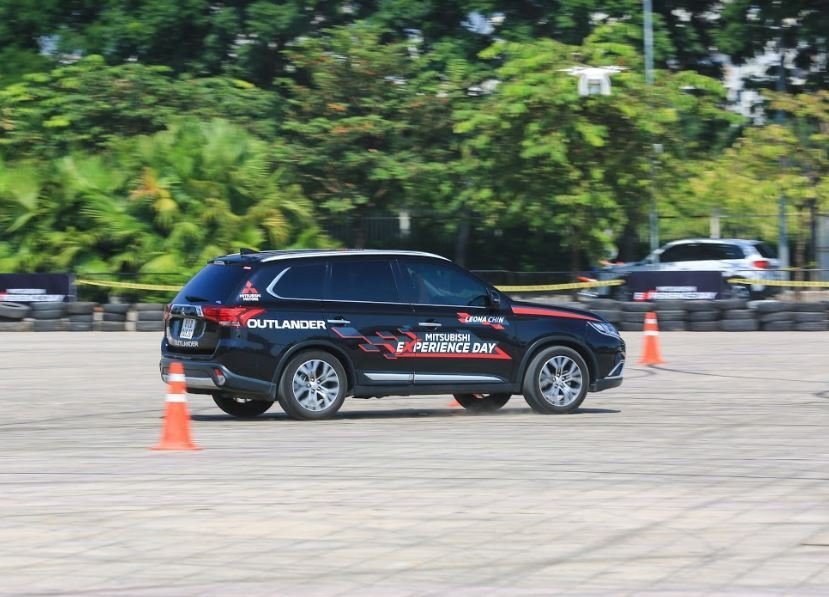 Mitsubishi Outlander giảm giá hơn 50 triệu đồng