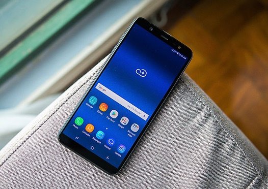 Sau khi bị than phiền “chây ì” trả khuyến mãi, Lazada đã gửi chiếc Samsung J8 cho khách hàng