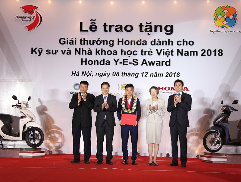 Honda trao giải thưởng Honda Y-E-S 2018 cho 10 kỹ sư và nhà khoa học trẻ Việt Nam