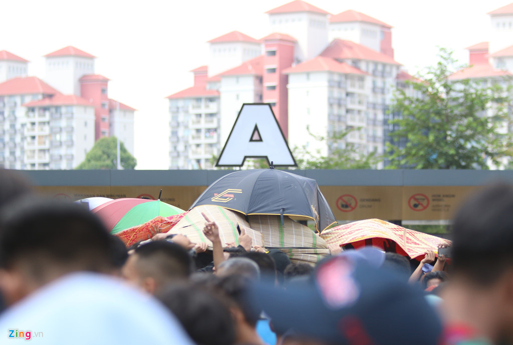 CDV Malaysia noi gian vi het ve xem chung ket AFF Cup voi Viet Nam hinh anh 9