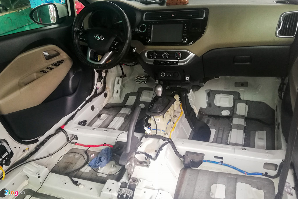 Dai gia khong dam nhin xe cung bi thao tung sau 2 ngay ngam nuoc lut hinh anh 3