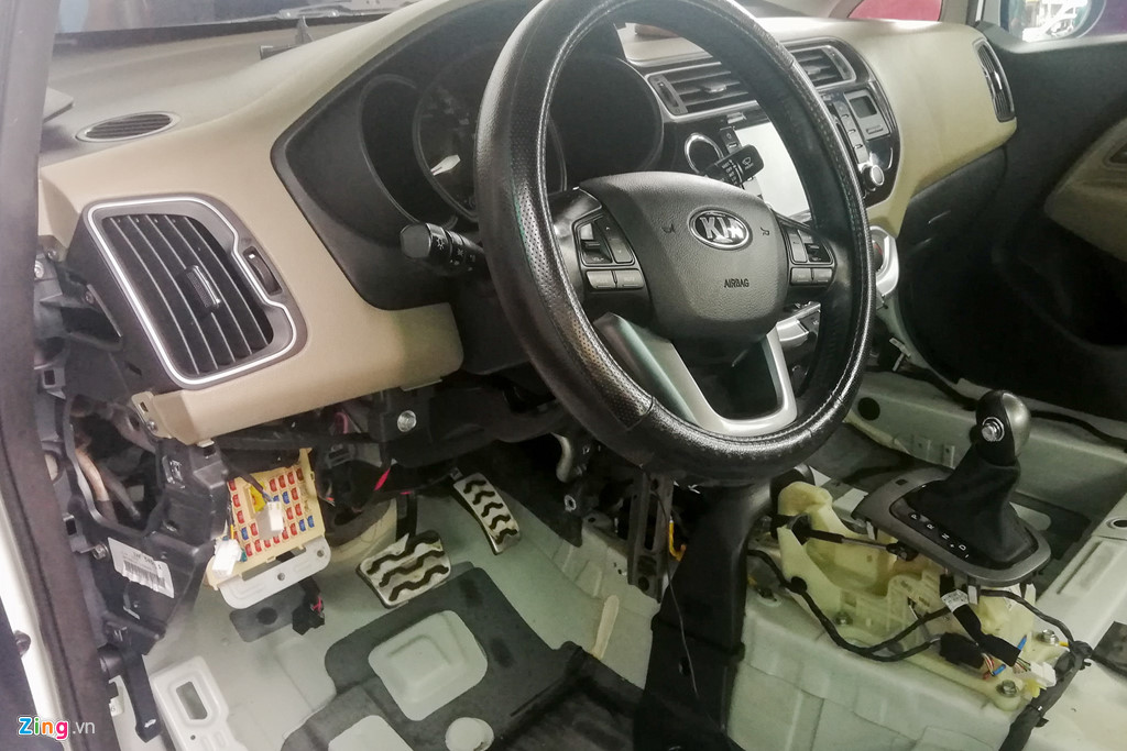 Dai gia khong dam nhin xe cung bi thao tung sau 2 ngay ngam nuoc lut hinh anh 4