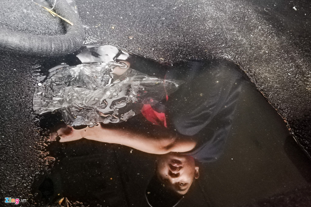 Dai gia khong dam nhin xe cung bi thao tung sau 2 ngay ngam nuoc lut hinh anh 7