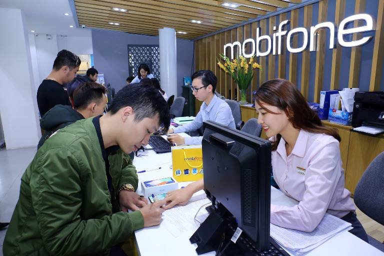 MobiFone miệt mài hỗ trợ người dùng mua điện thoại giá rẻ