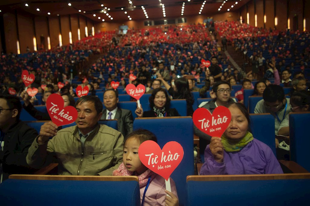 FPT Software sẽ áp dụng chính sách thu nhập mới gắn với năng suất lao động từng nhân viên | Từ năm 2019, FPT Software sẽ cấp nhà cho các cán bộ, nhân viên| CEO FPT Software chia sẻ nhiều chính sách đãi ngộ mới với 7.000 phụ huynh của cán bộ, nhân viên