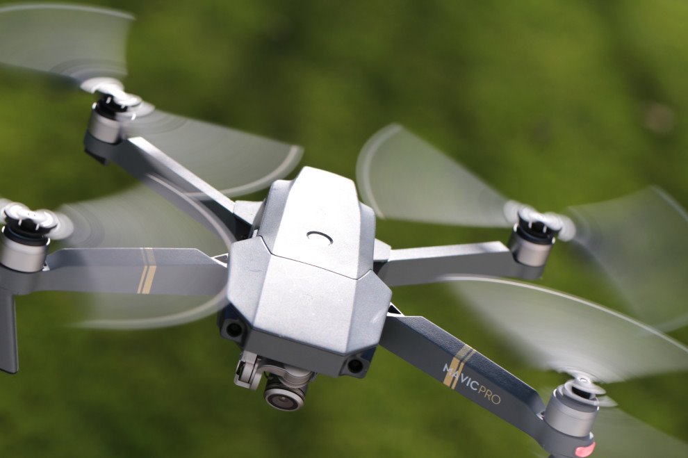 Sân bay lớn “tê liệt” vì drone, 100.000 hành khách bị ảnh hưởng