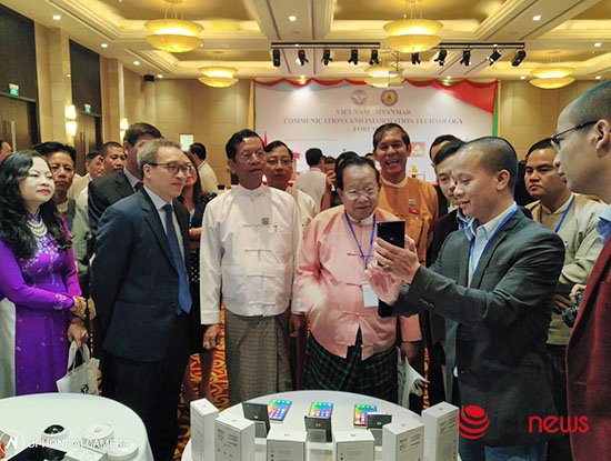 Bkav mang phần mềm eGov, smartphone Bphone 3 sang giới thiệu tại Myanmar