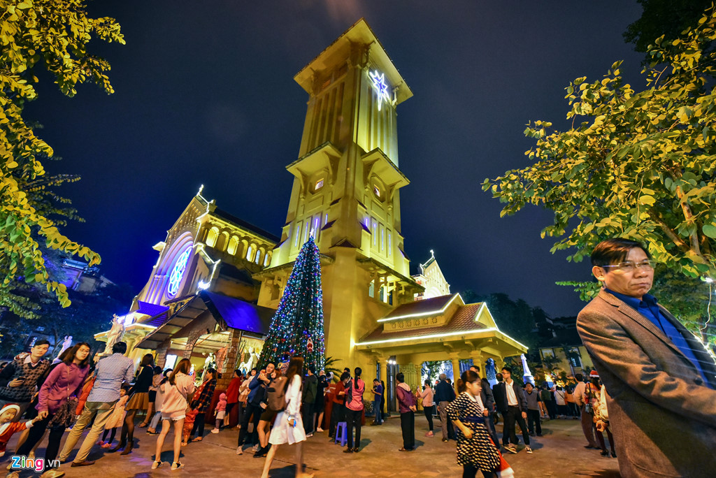 Ha Noi ngap tran khong khi Giang sinh truoc dem Noel hinh anh 17