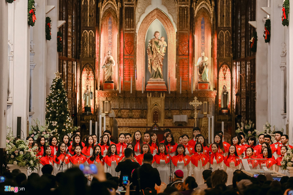 Ha Noi ngap tran khong khi Giang sinh truoc dem Noel hinh anh 16