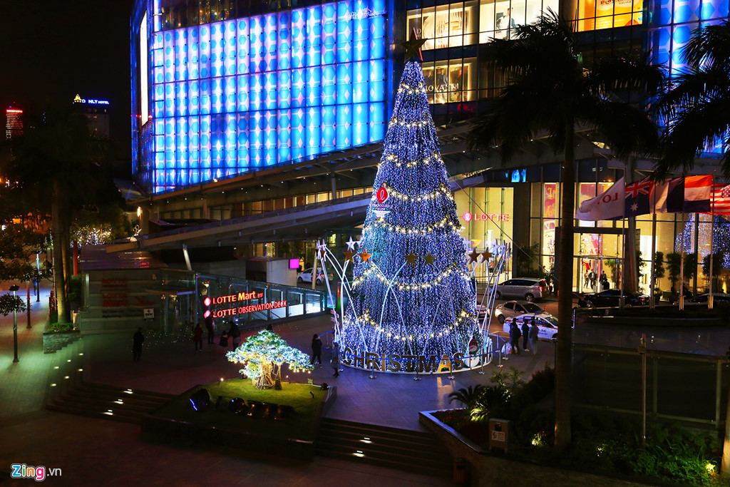 Ha Noi ngap tran khong khi Giang sinh truoc dem Noel hinh anh 2