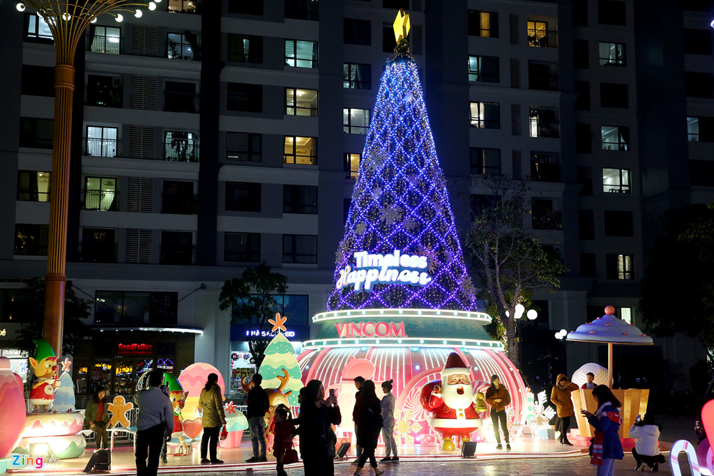 Ha Noi ngap tran khong khi Giang sinh truoc dem Noel hinh anh 4