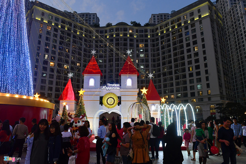 Ha Noi ngap tran khong khi Giang sinh truoc dem Noel hinh anh 8