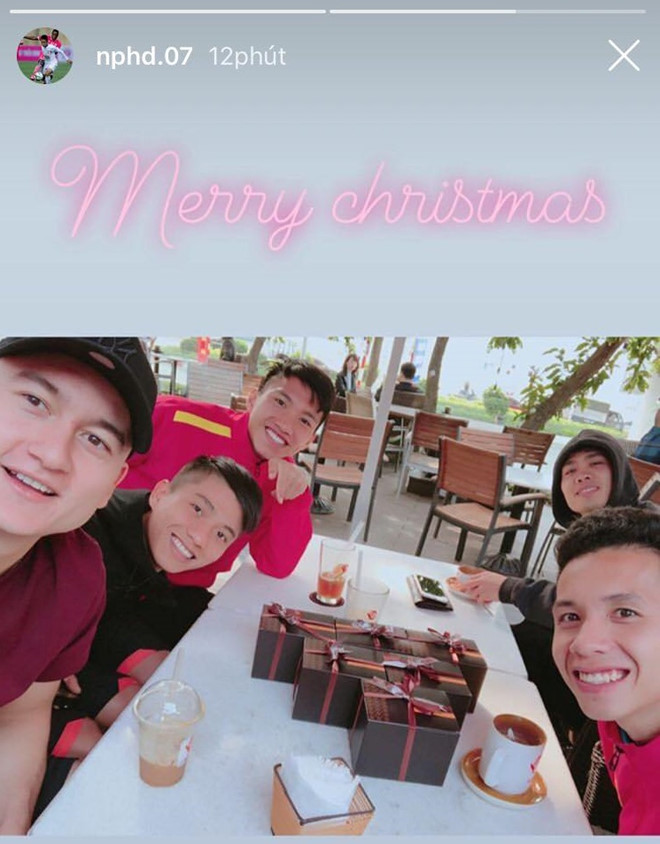 Tuyen thu Viet Nam gui loi chuc mung Giang sinh den nguoi ham mo hinh anh 3