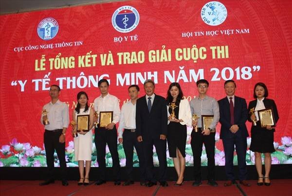 Giải pháp thi Y tế thông minh 2018 của VNPT được vinh danh trên thảm đỏ