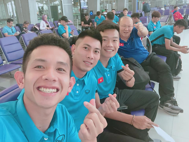 Tuyen thu Viet Nam dang anh len duong sang Qatar tap huan hinh anh 2