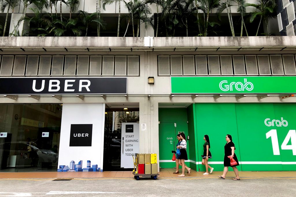 Lập hội đồng xử lý vụ GrabTaxi mua Uber Việt Nam