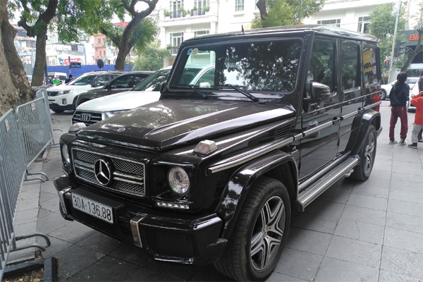 Bắt gặp Mercedes-AMG biển 