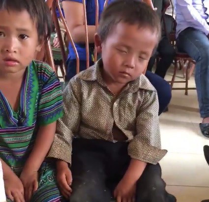 Cau be vung cao ngu gat va loat anh khien ban roi nuoc mat hinh anh 7