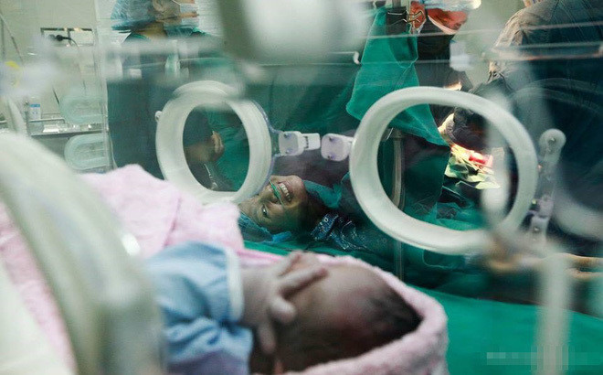 Cau be vung cao ngu gat va loat anh khien ban roi nuoc mat hinh anh 5