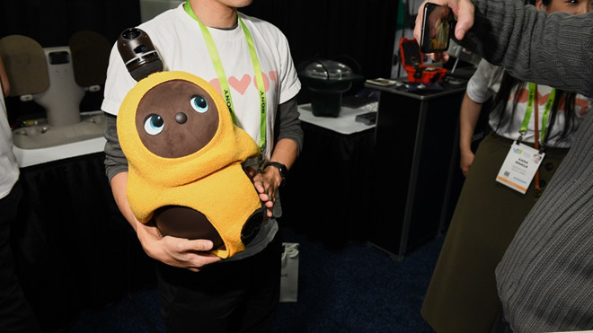 Robot danh cho nguoi co don ra mat tai CES 2019, gia 6.000 USD hinh anh 1