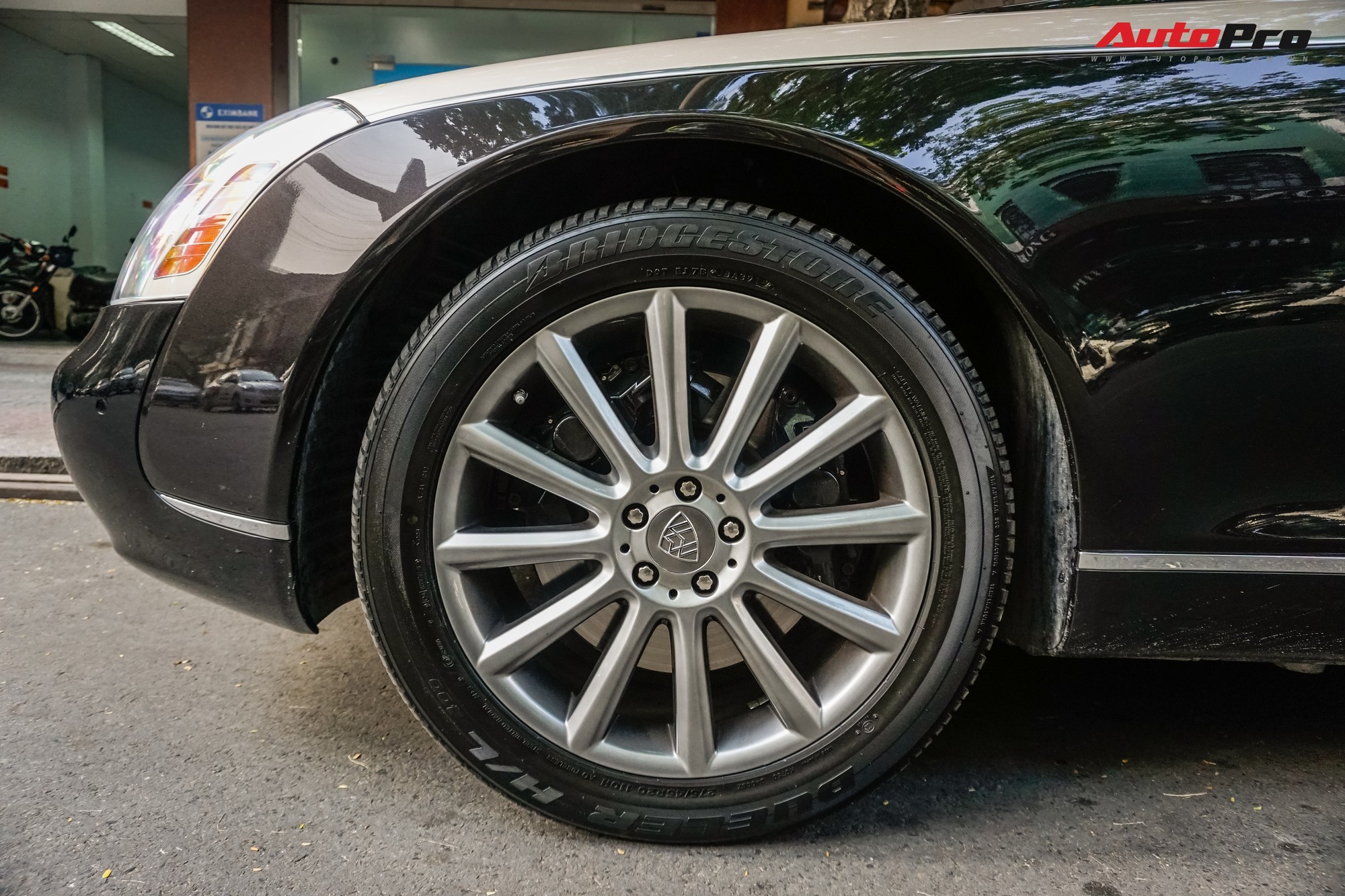 Ngắm siêu xe Maybach 62 Zeppelin 20 tỷ dạo chơi Sài Gòn