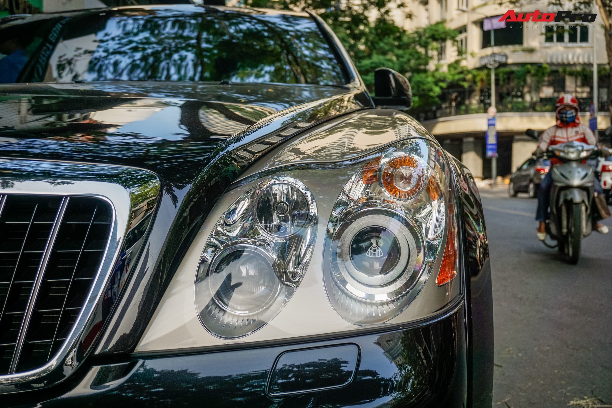 Ngắm siêu xe Maybach 62 Zeppelin 20 tỷ dạo chơi Sài Gòn