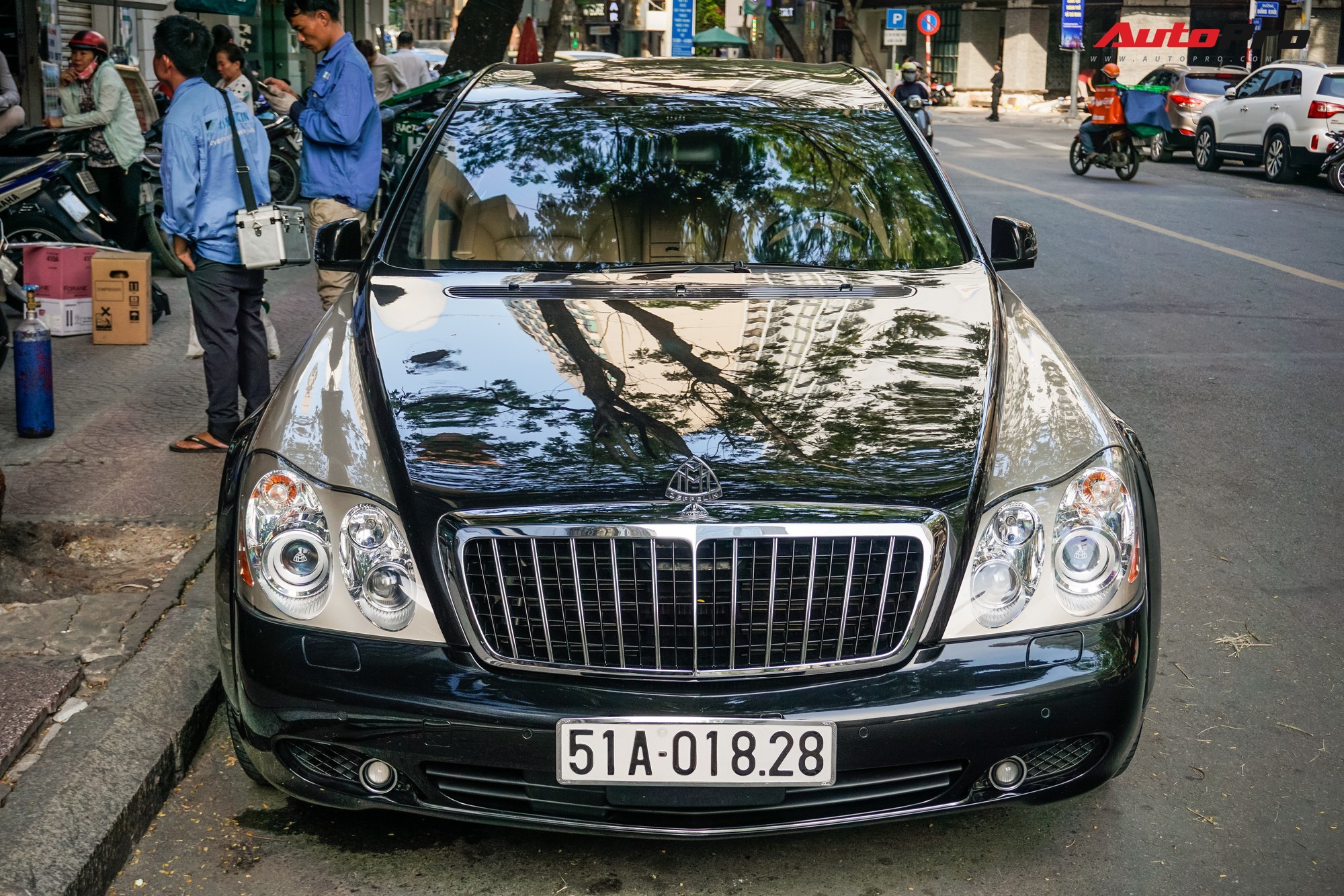 Ngắm siêu xe Maybach 62 Zeppelin 20 tỷ dạo chơi Sài Gòn