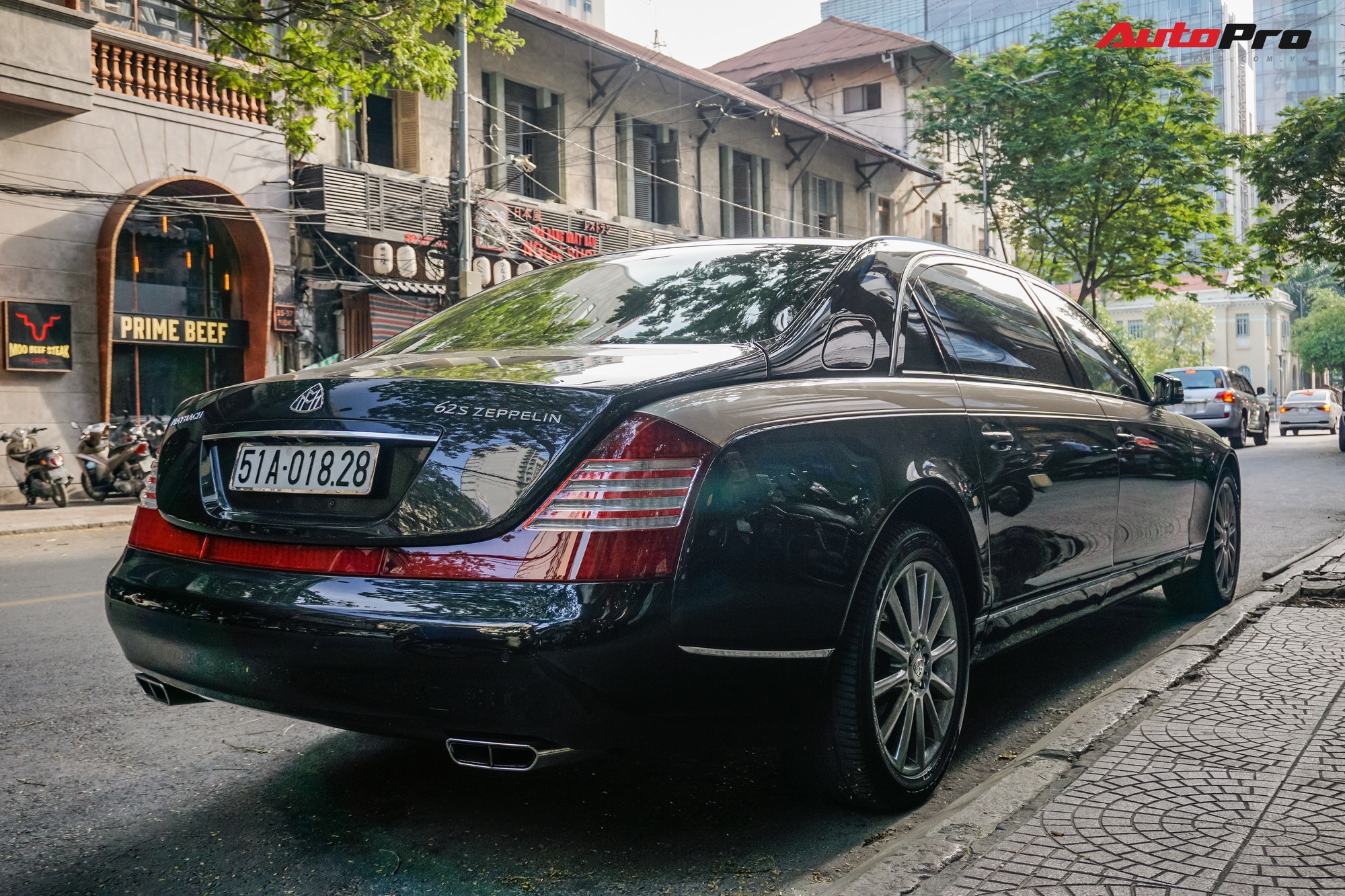 Ngắm siêu xe Maybach 62 Zeppelin 20 tỷ dạo chơi Sài Gòn