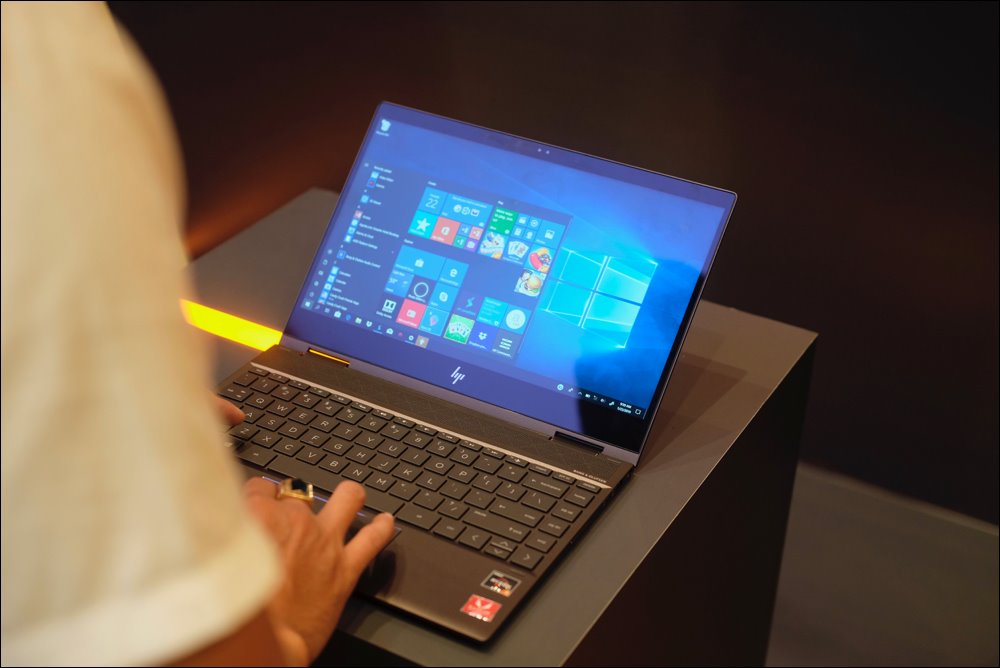 HP giới thiệu máy tính gập, xoay 360 độ, sử dụng chip AMD