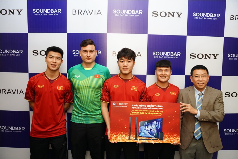 Sony tặng dàn âm thanh và TV cho Đội tuyển Việt Nam