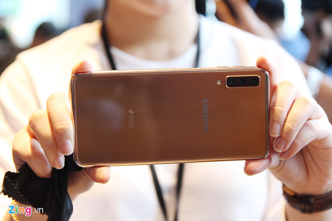 Loat smartphone gia 5-7 trieu dang chu y can Tet hinh anh 1