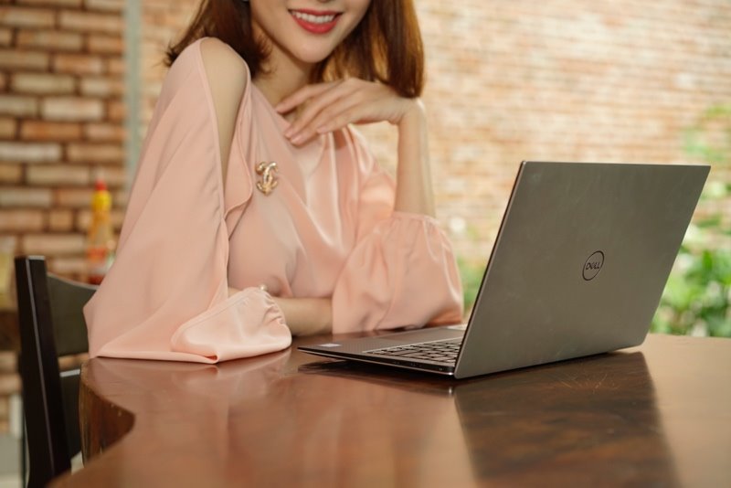 Tiền lì xì để làm gì? Đây là những laptop cao cấp đáng mua cho năm mới