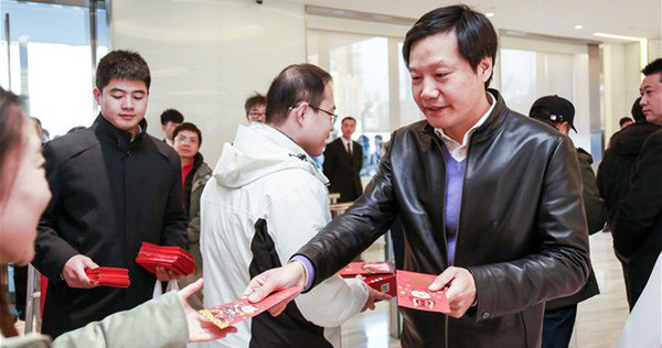 Cùng xem CEO Xiaomi Lei Jun lì xì cho nhân viên dịp năm mới