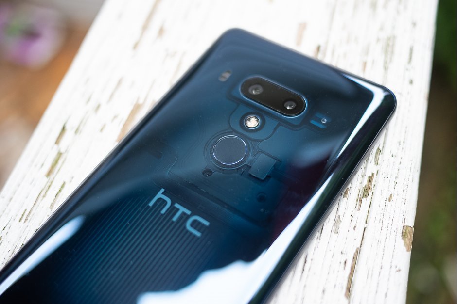 HTC: Từ tượng đài đến vực sâu