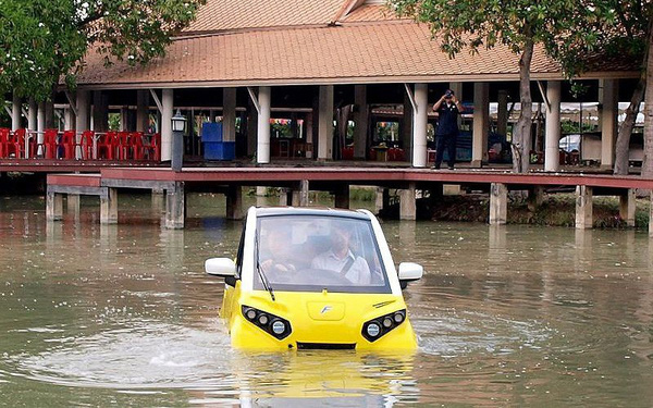Đại gia Nhật muốn bán ô tô lội nước giá 250 triệu tại Việt Nam
