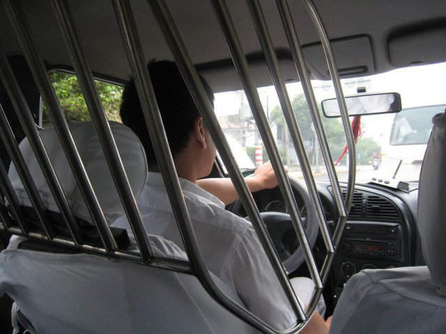  Người thiết kế vách ngăn bảo vệ cho tài xế taxi ở Hà Nội: Mình quan tâm nhất là tính mạng của họ, vì mình cũng từng là tài xế! - Ảnh 5.