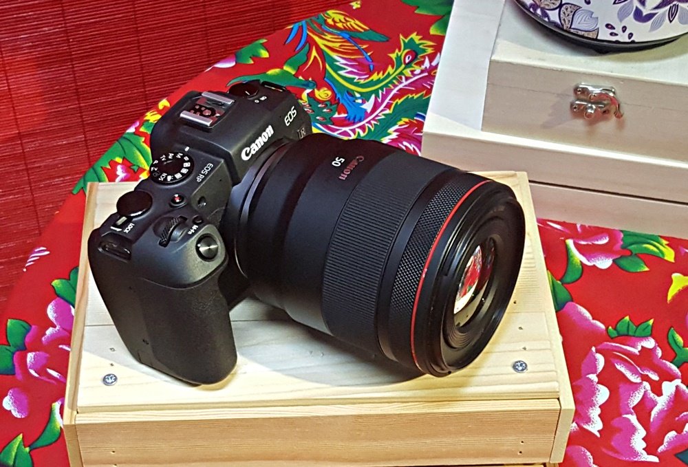 Máy ảnh full-frame Canon EOS RP trình làng thị trường Hà Nội