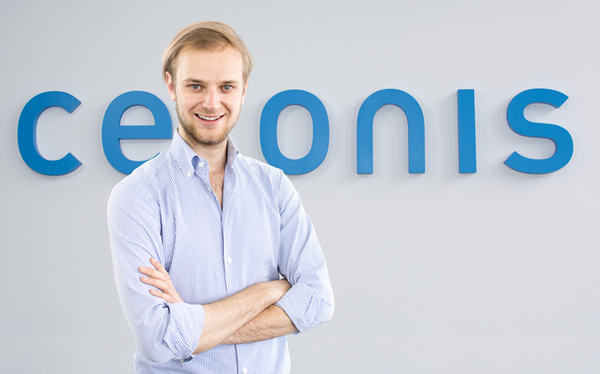 Gửi email sợ bị đánh dấu là spam, chàng trai trẻ cặm cụi viết thư tay cho từng đối tác, nhờ đó tạo nên startup trị giá 1 tỷ USD