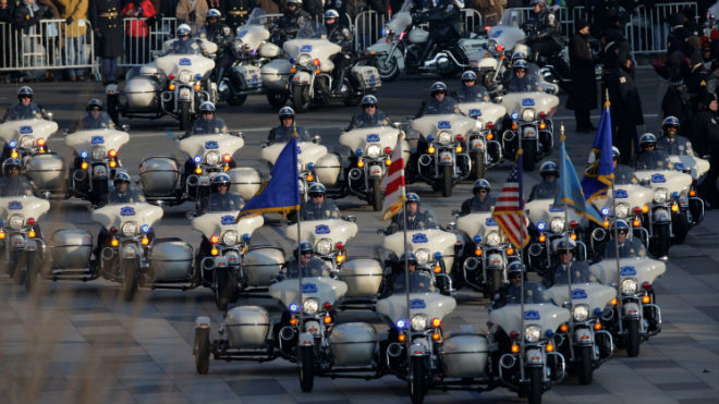 Dàn mô tô siêu độc hộ tống ông Trump khi đến Việt Nam