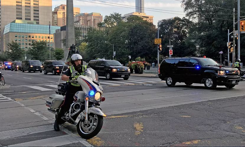 Dàn mô tô siêu độc hộ tống ông Trump khi đến Việt Nam