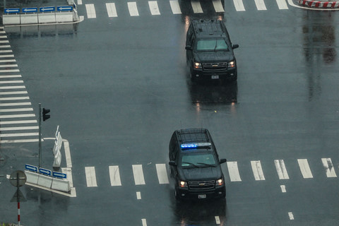 Nhung phuong tien tung phuc vu ong Trump tai Viet Nam hinh anh 11