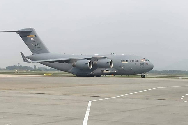 Dàn xe chuyên dụng nạp nhiên liệu máy bay đoàn Tổng thống Trump