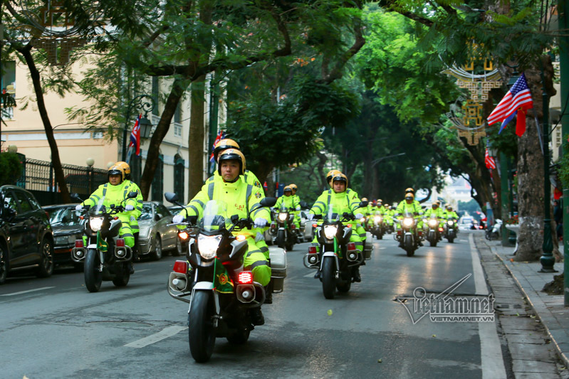 Xe bọc thép xuất quân bảo vệ Thượng đỉnh Mỹ - Triều